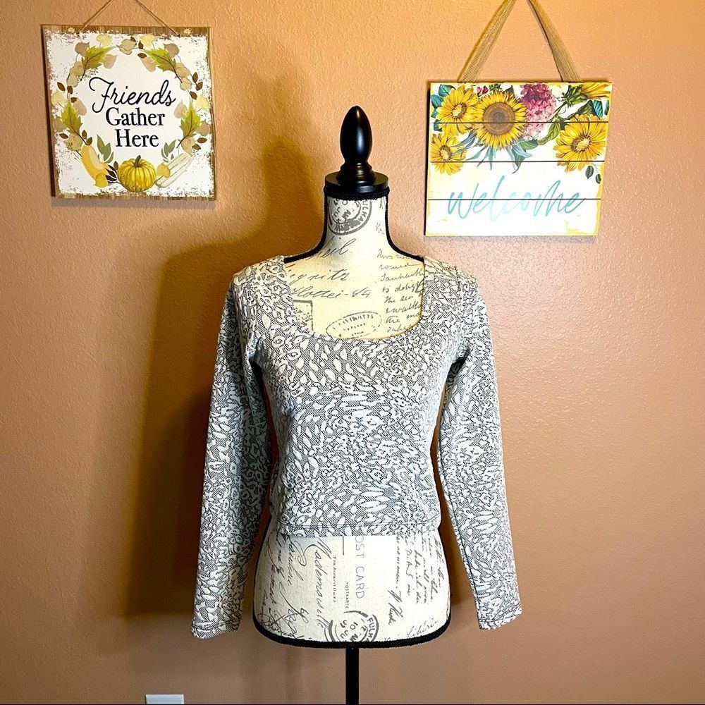 Connection 18 grey and white crop top